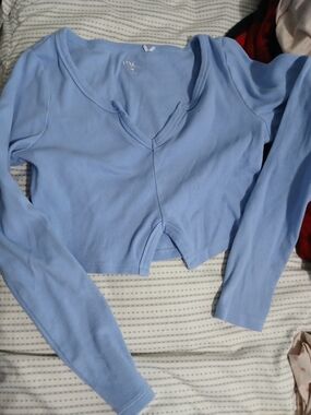 Light Blue Ribbed V-Neck Long Sleeve Crop Top